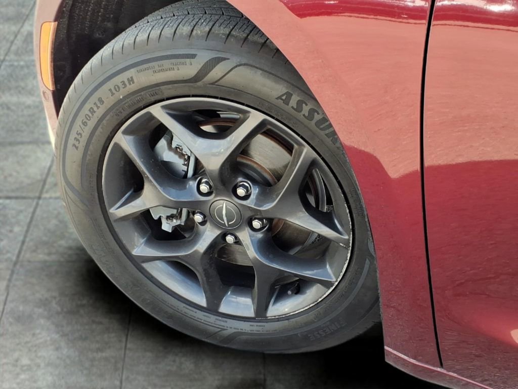 Used 2020 Chrysler Pacifica Touring-L Plus w/ Advanced Safetytec Group image 10