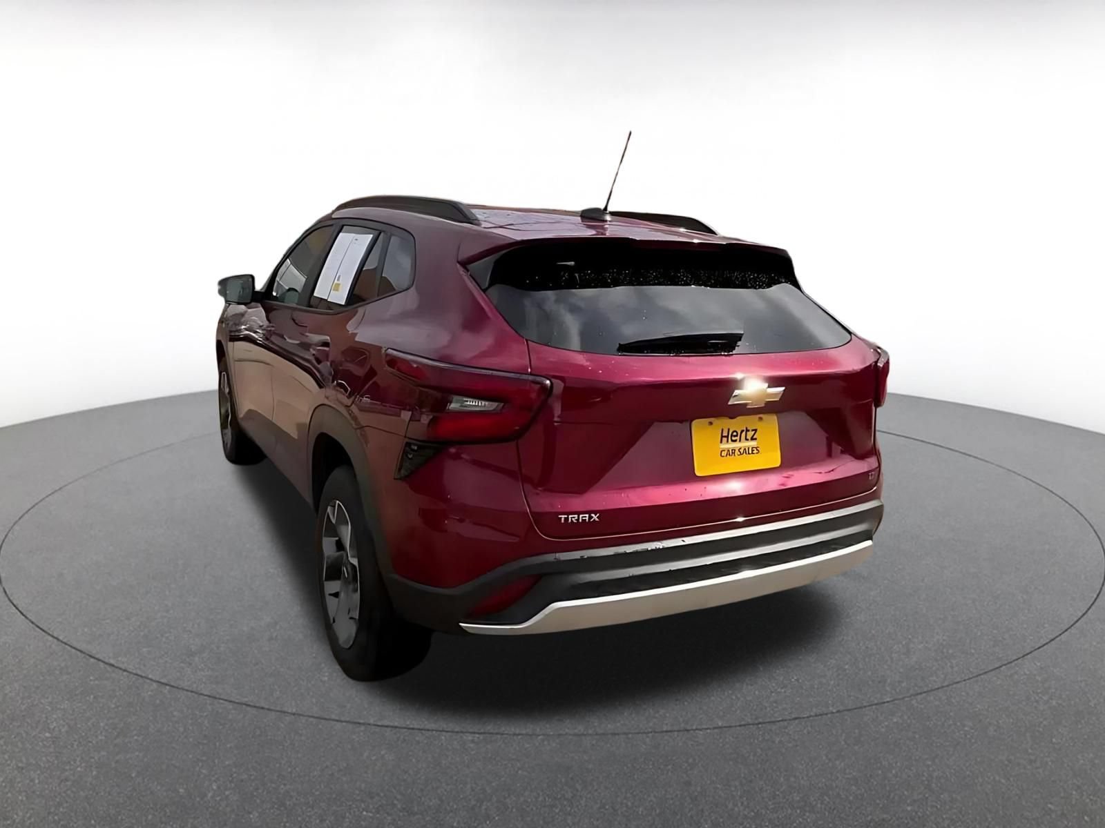 Used 2025 Chevrolet Trax LT FWD image 11