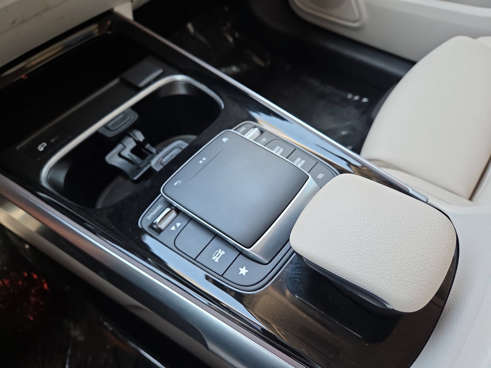 Used 2022 Mercedes-Benz GLB 250 4MATIC w/ Premium Package Lite image 26