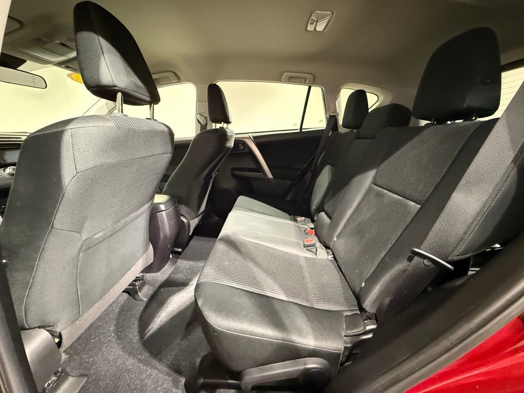 Used 2018 Toyota RAV4 LE image 18