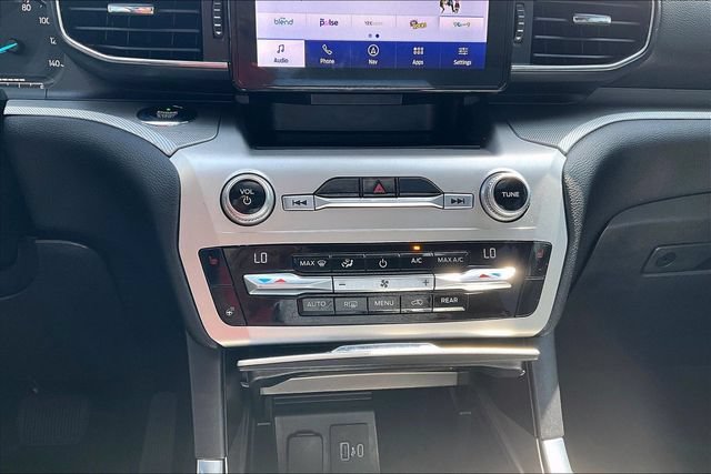 Used 2021 Ford Explorer XLT w/ Equipment Group 202A AWD/4WD image 32