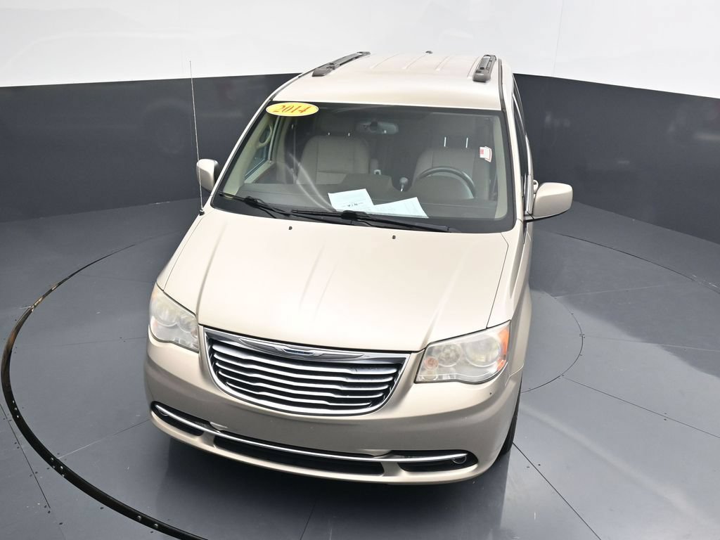 Used 2014 Chrysler Town & Country Touring FWD image 19