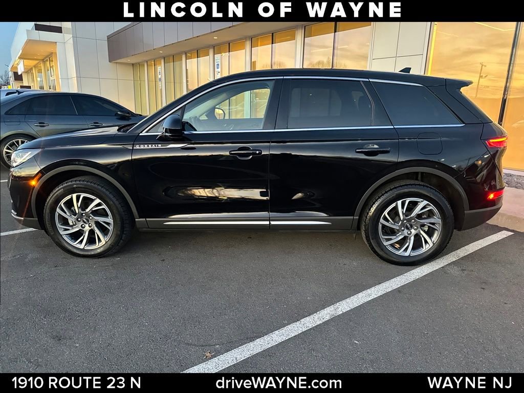 Certified 2023 Lincoln Corsair AWD image 2