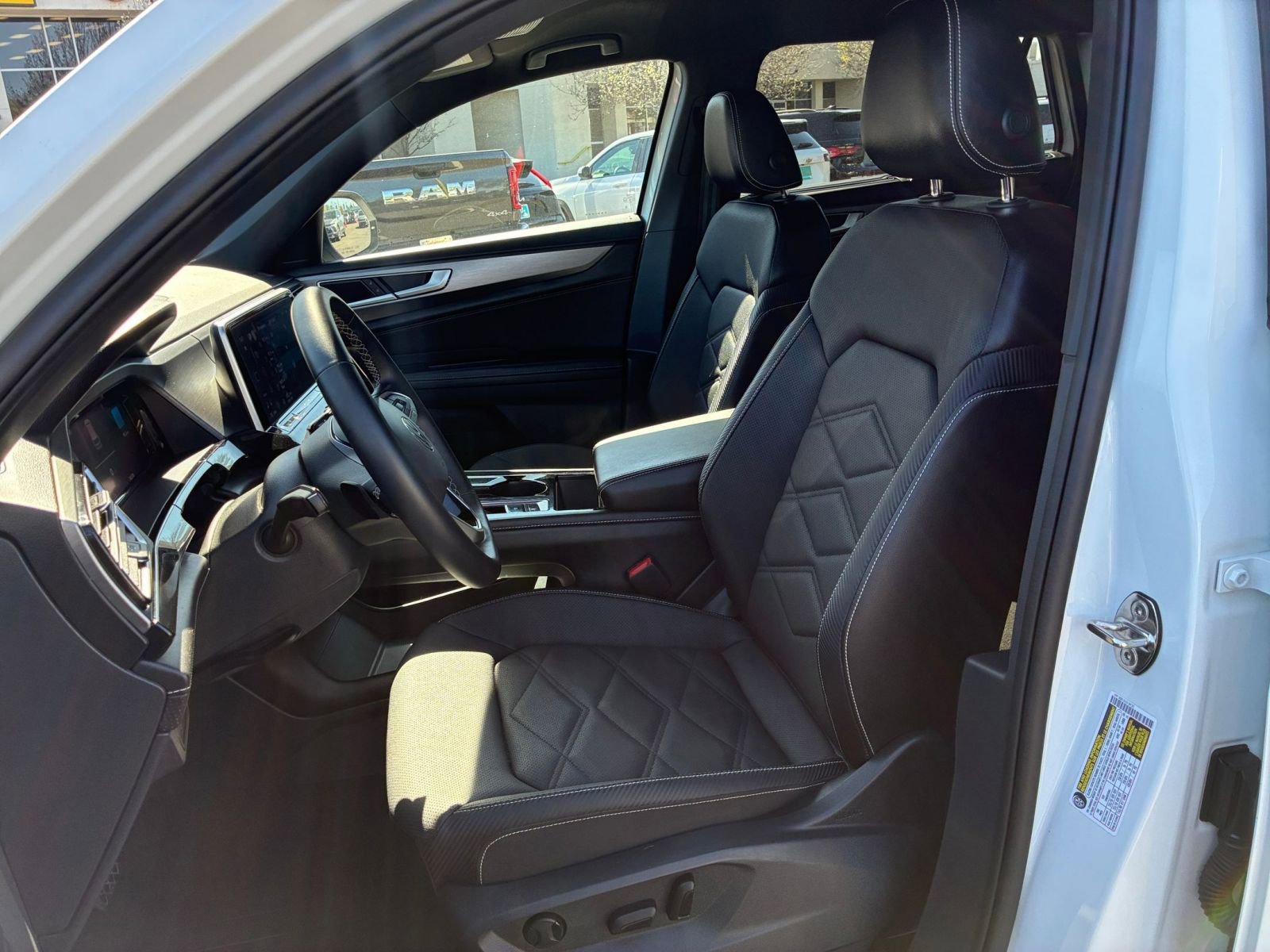 Used 2025 Volkswagen Atlas Cross Sport SE image 29