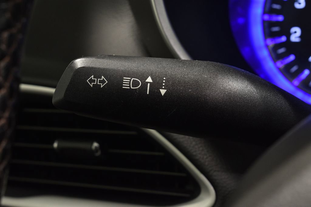 Used 2020 Chrysler Pacifica Touring-L Plus image 16