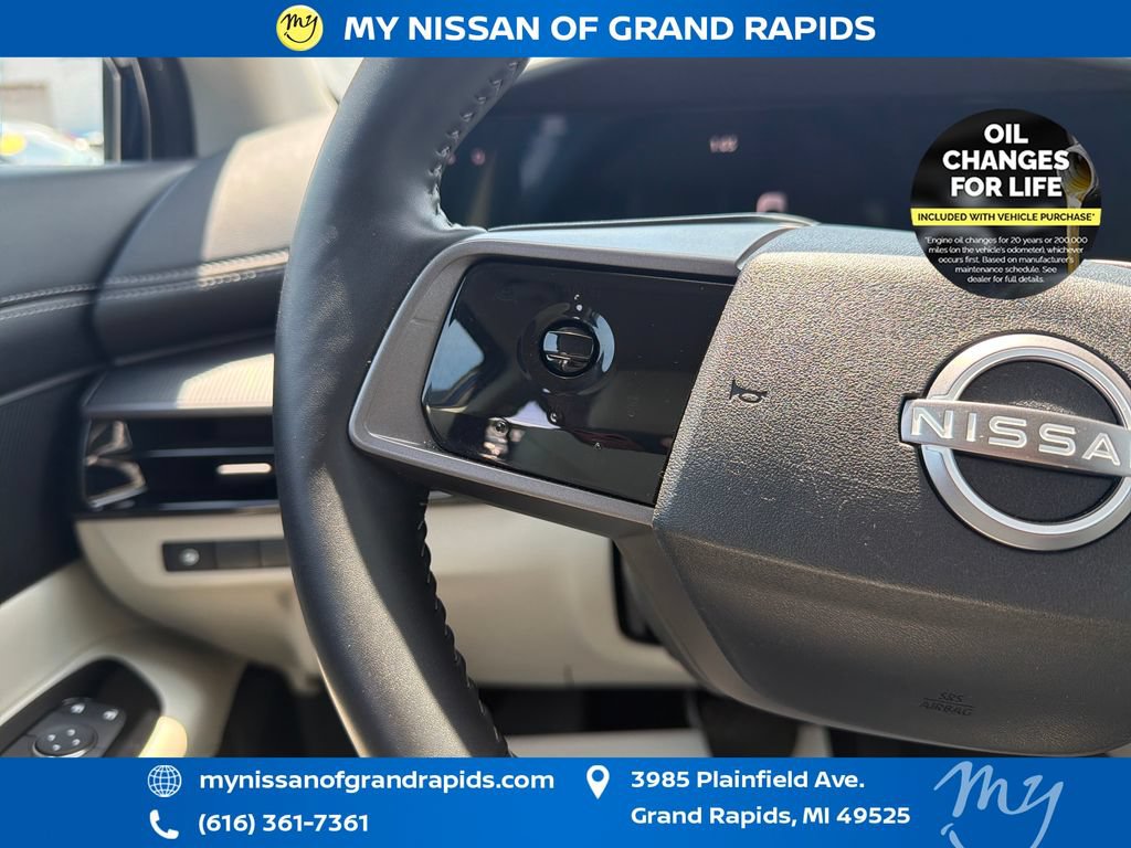 Used 2025 Nissan Murano SV AWD/4WD image 16