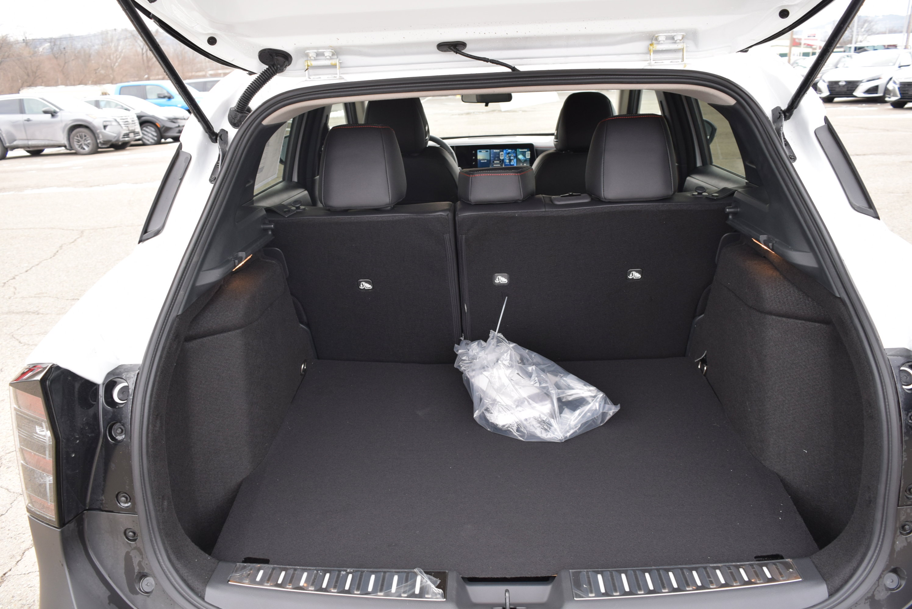 Used 2026 Nissan Kicks SR w/ SR Premium Package image 11