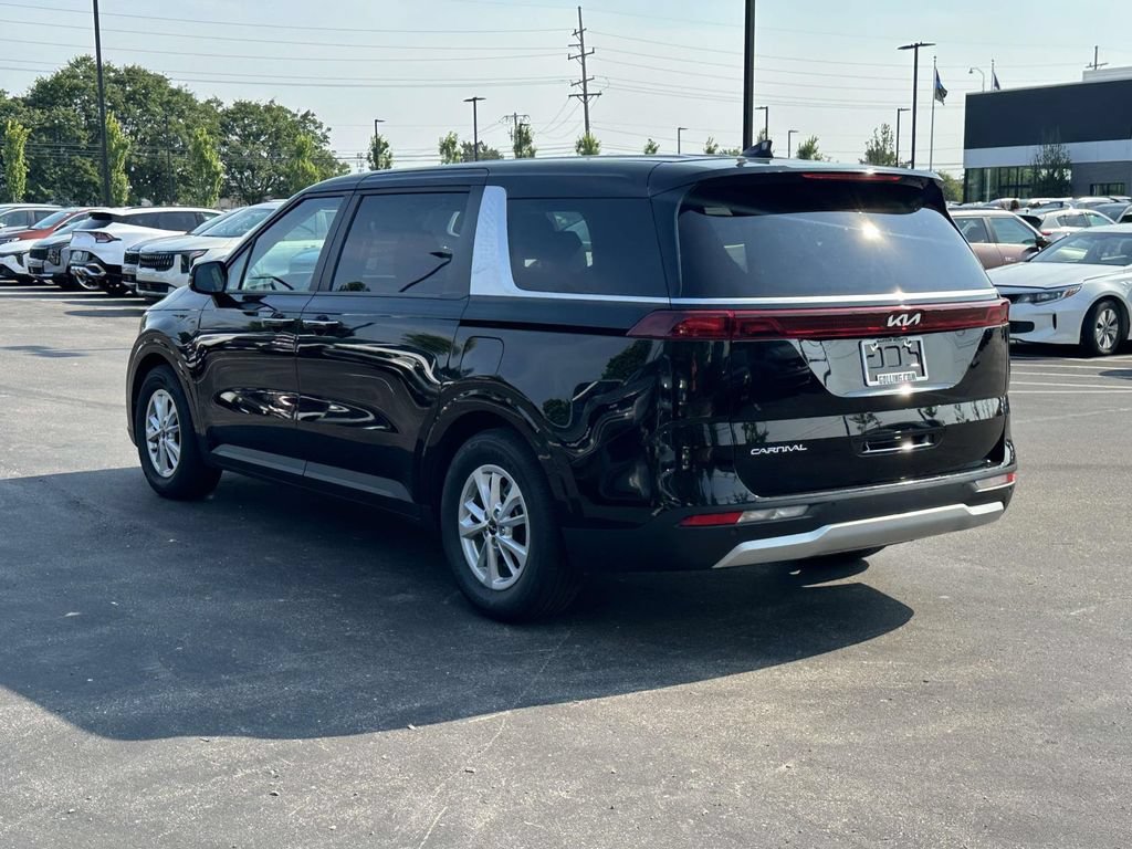 New 2024 Kia Carnival LX FWD image 4