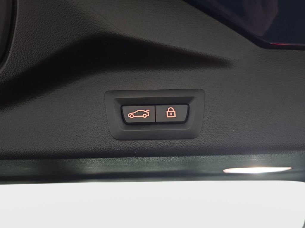Used 2021 BMW X5 xDrive40i w/ M Sport Package AWD/4WD image 16