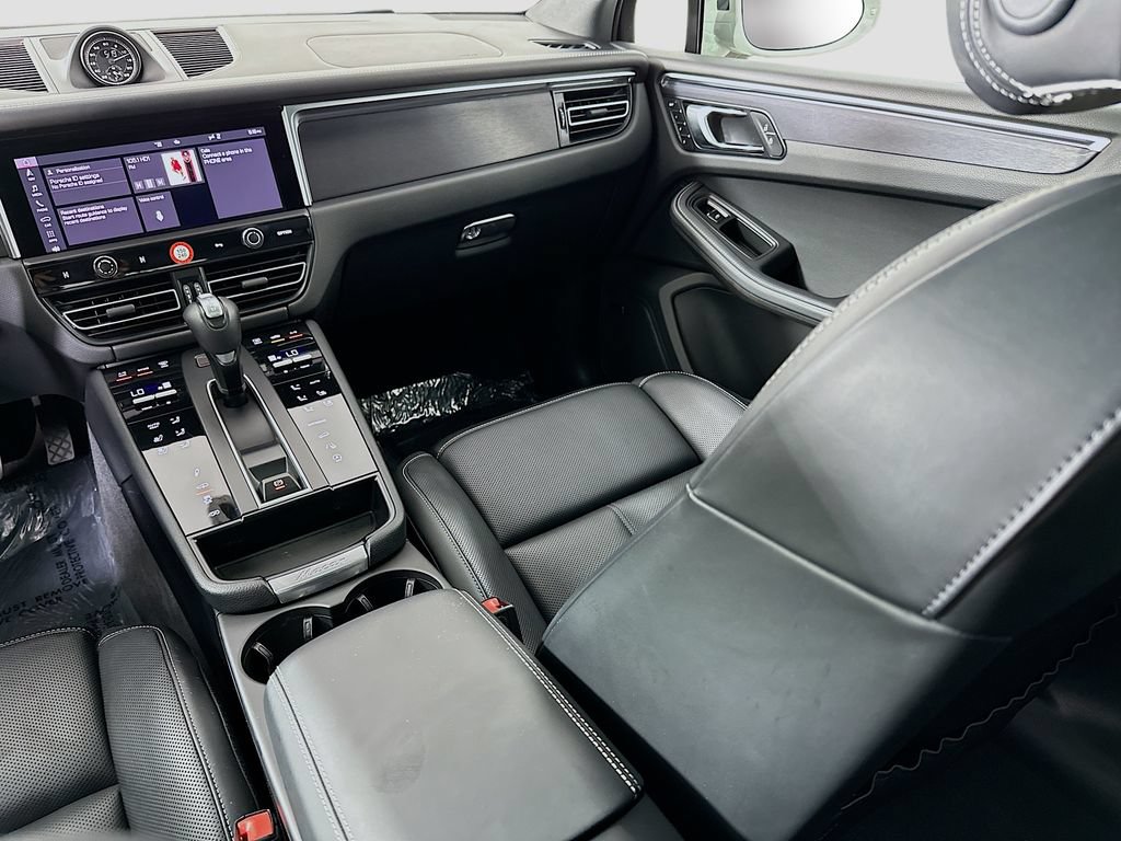 Certified 2024 Porsche Macan GTS AWD/4WD image 26