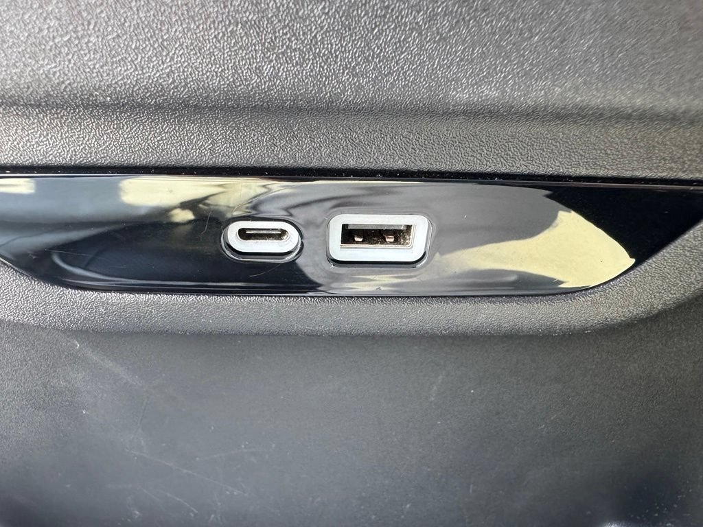 Used 2025 Chrysler Pacifica Limited FWD image 22
