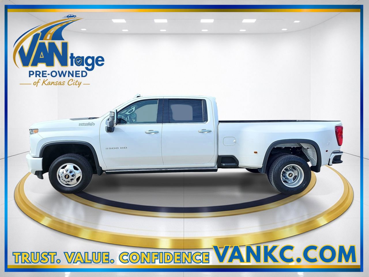 Used 2023 Chevrolet Silverado 3500 High Country w/ Technology Package image 10