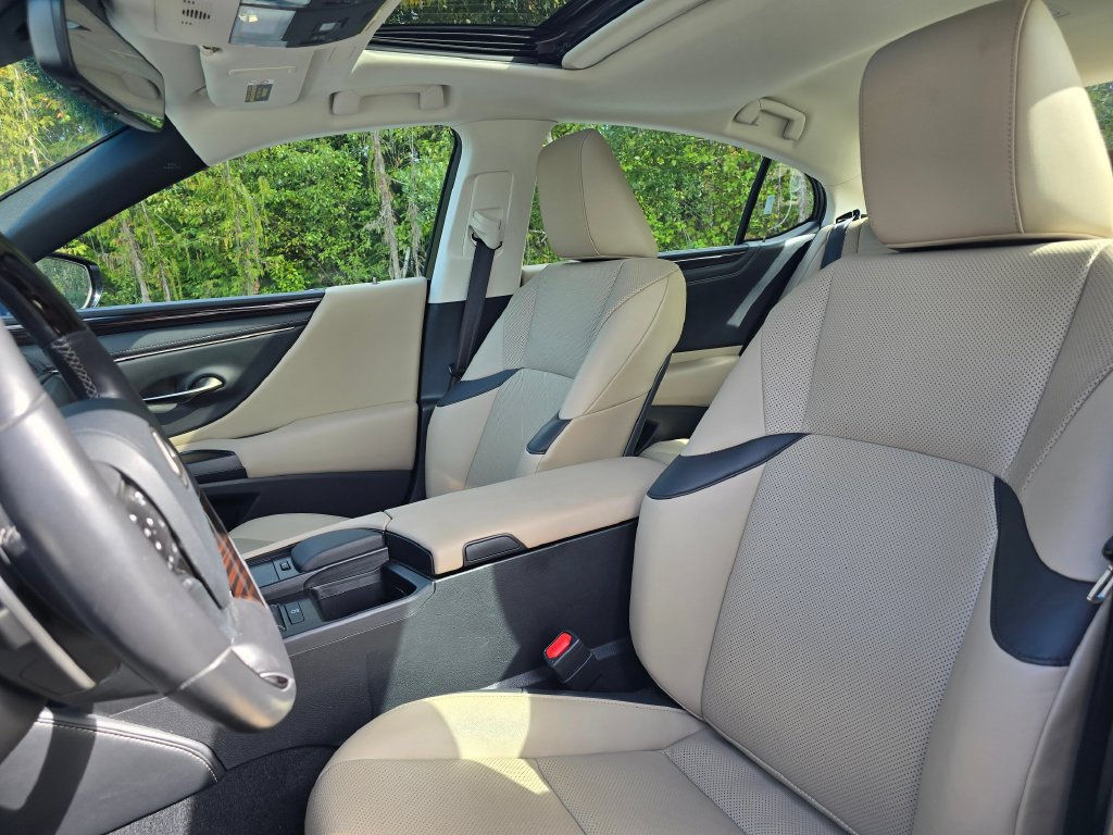 Used 2019 Lexus ES 350 w/ Premium Package FWD image 11