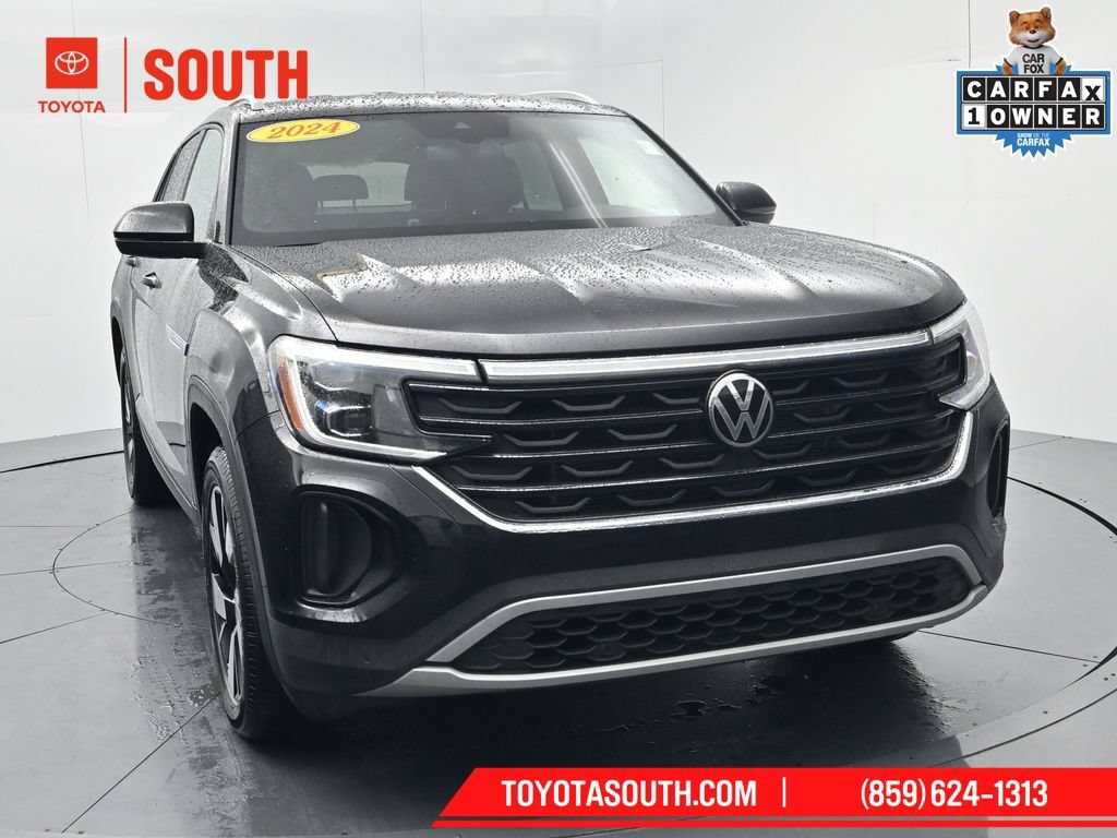 Used 2024 Volkswagen Atlas Cross Sport SE FWD image 2