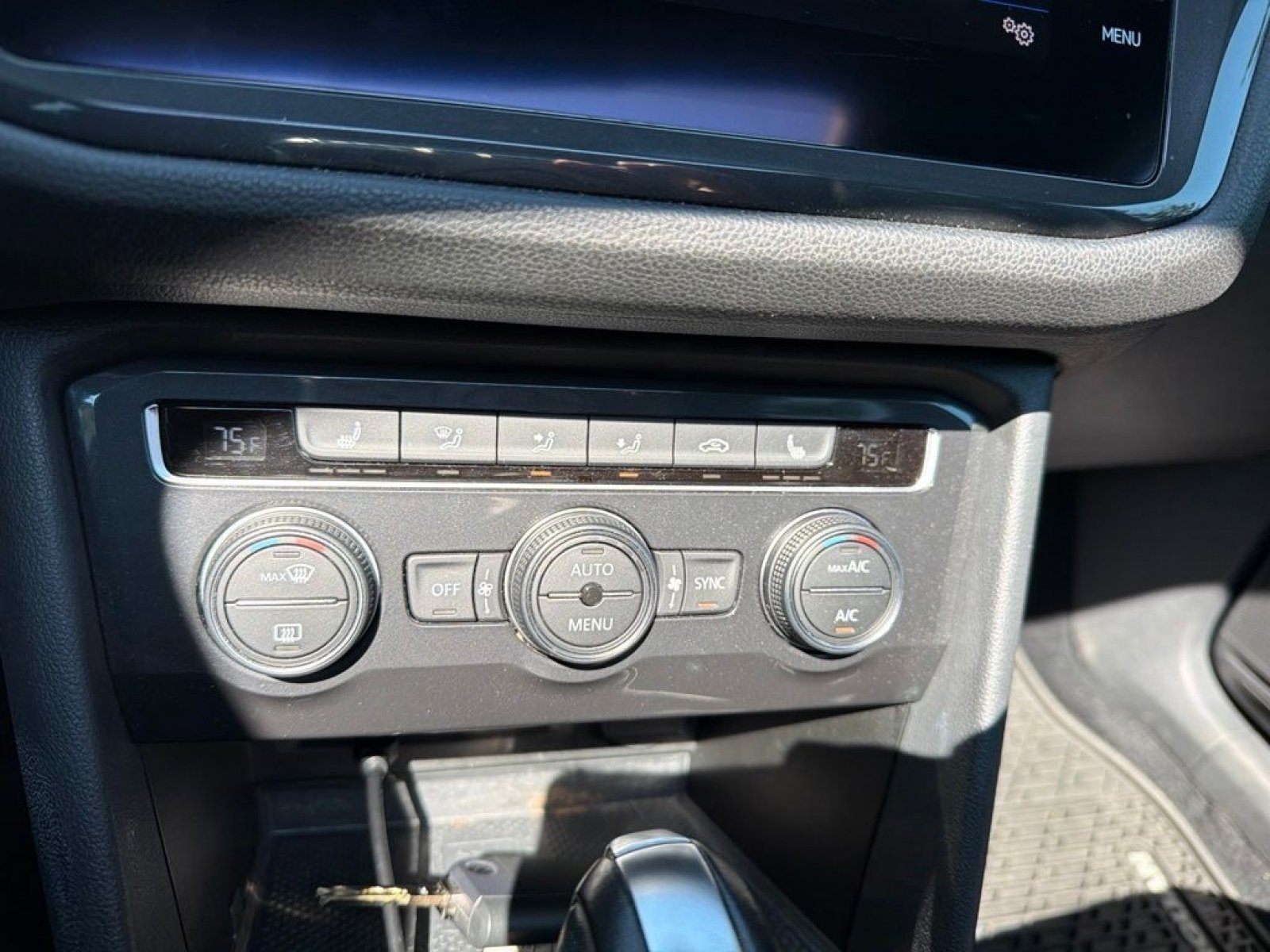 Used 2020 Volkswagen Tiguan SE AWD/4WD image 24