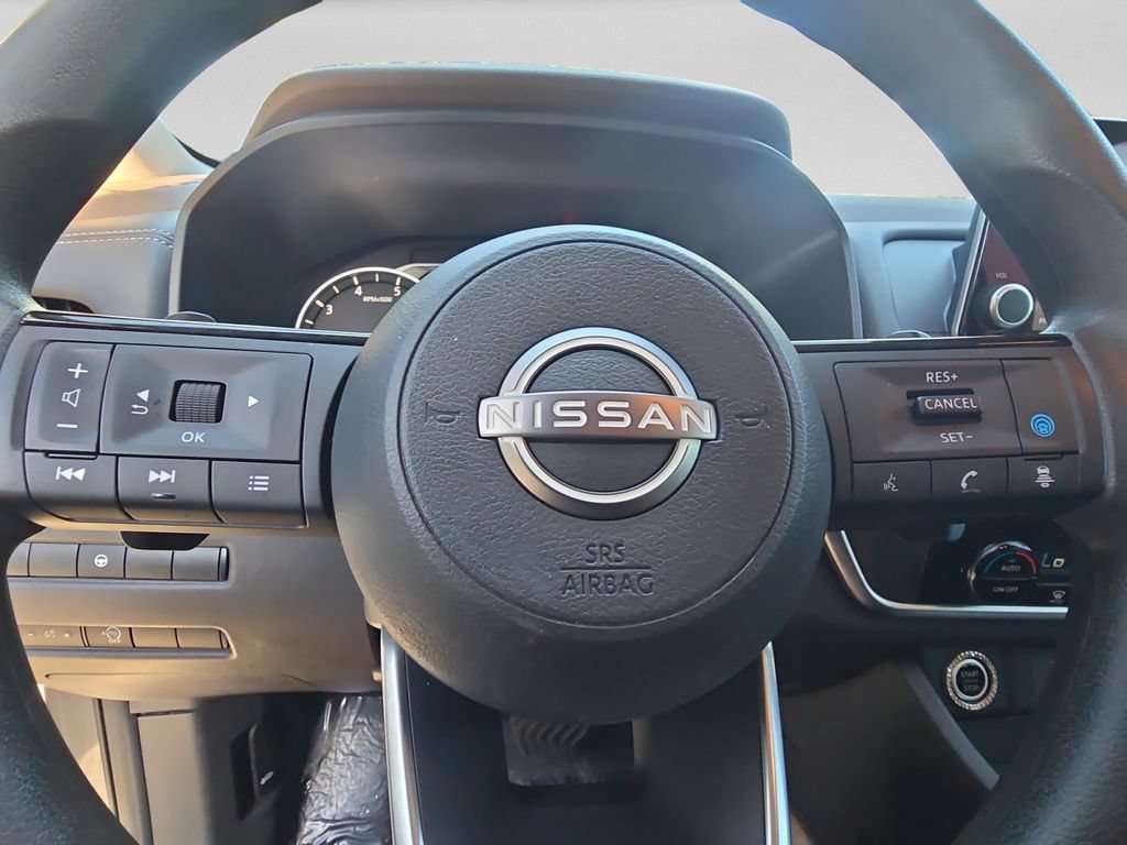 Used 2023 Nissan Rogue SV AWD/4WD image 12