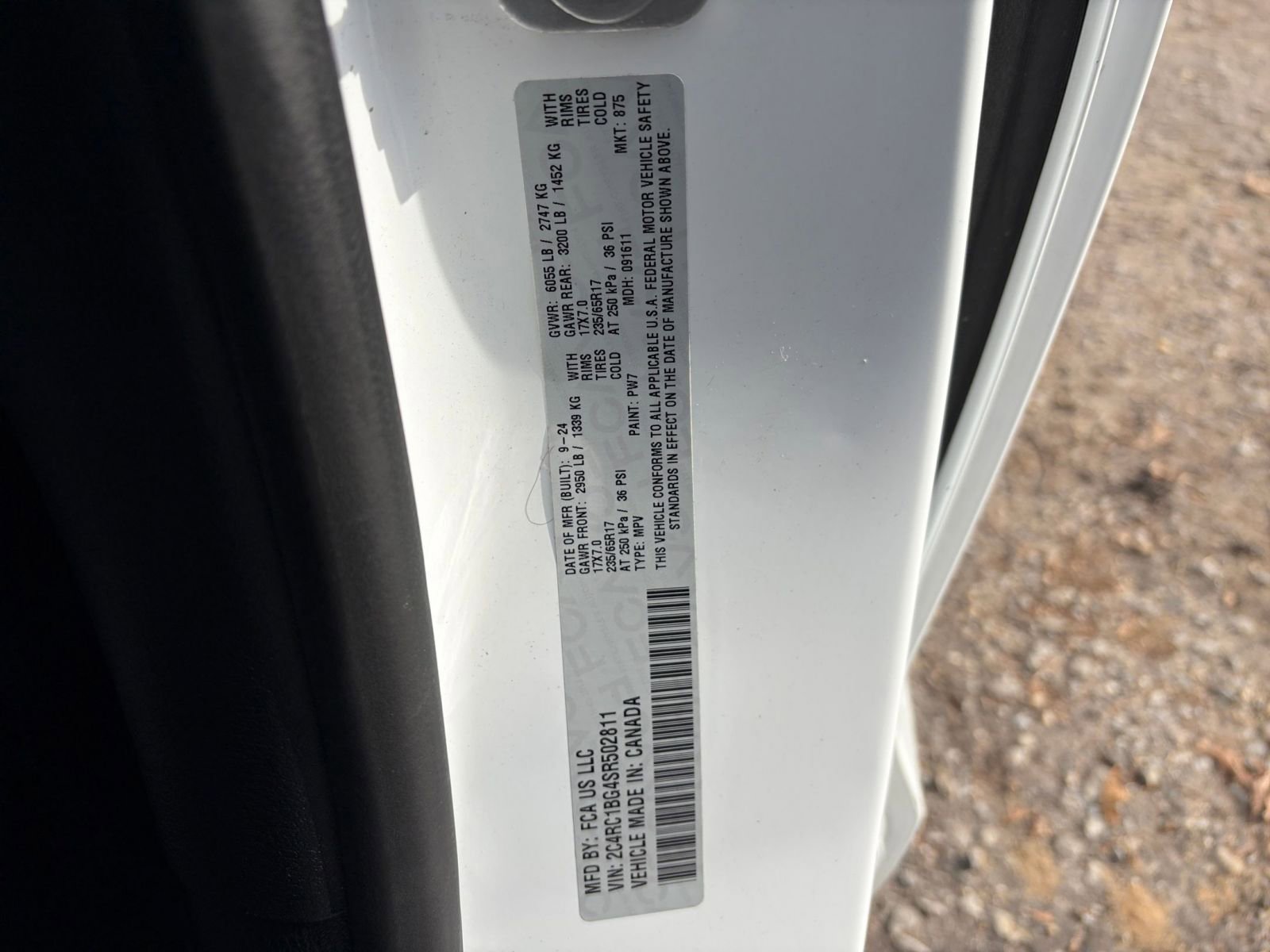 Used 2025 Chrysler Pacifica Select image 32