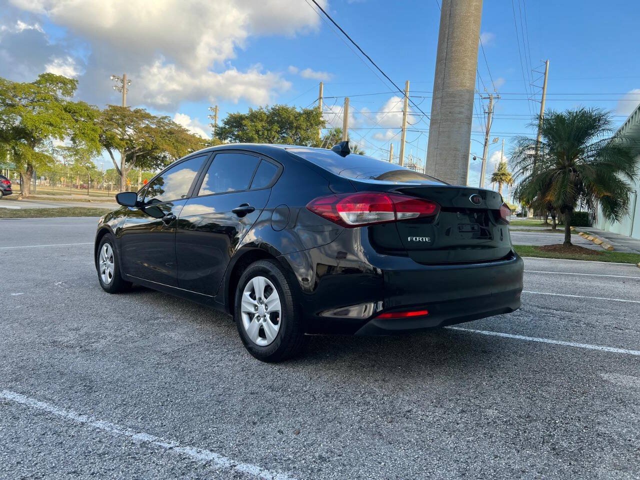 Used 2018 Kia Forte LX FWD image 7