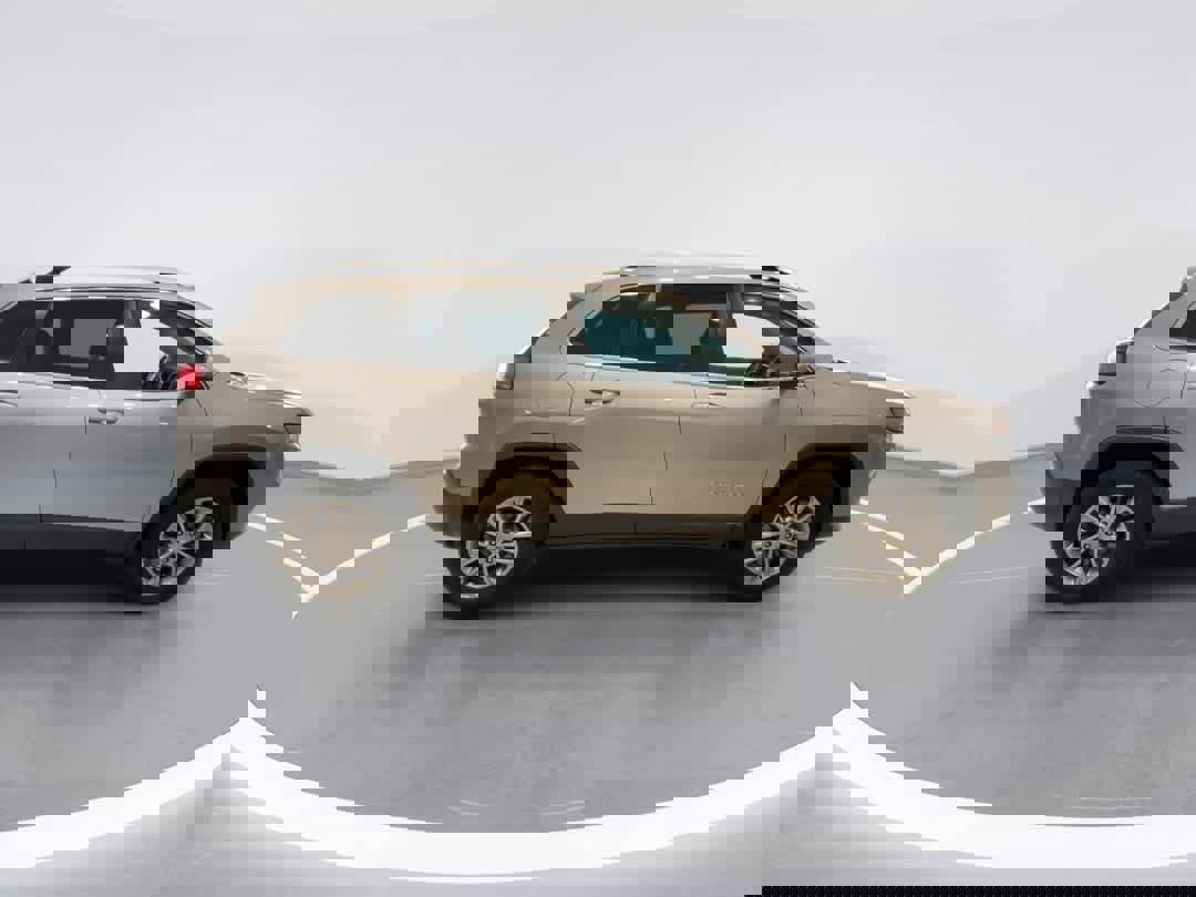 Used 2019 Jeep Cherokee Latitude Plus image 9