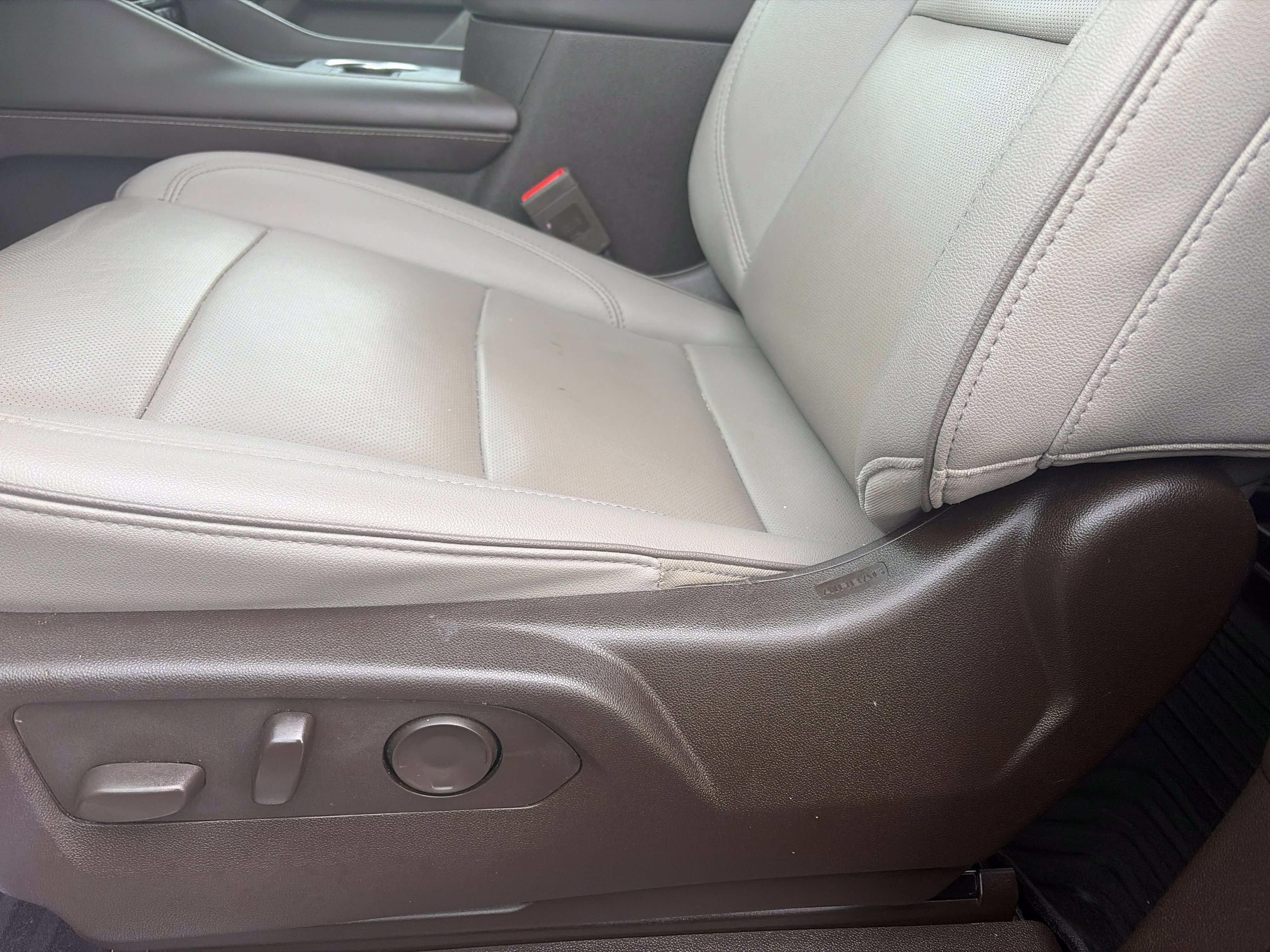 Used 2024 GMC Yukon SLT AWD/4WD image 14