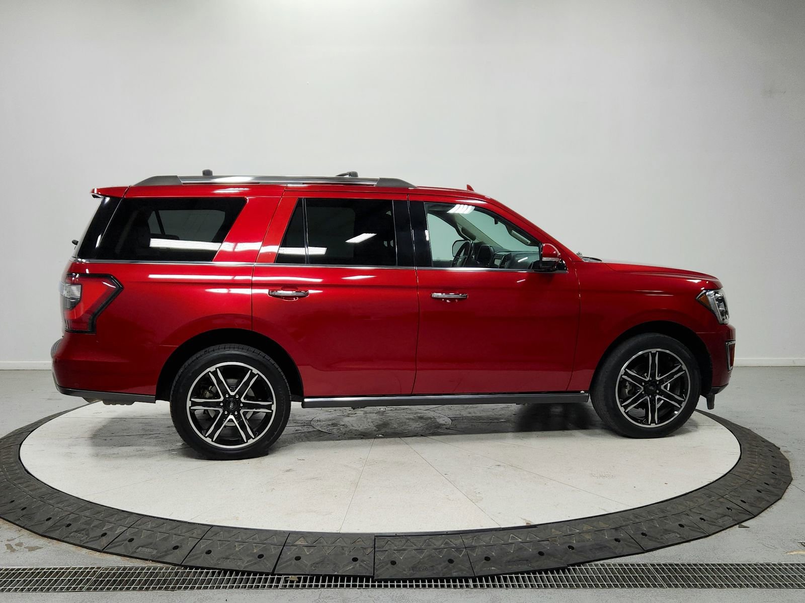 Used 2021 Ford Expedition Limited image 8