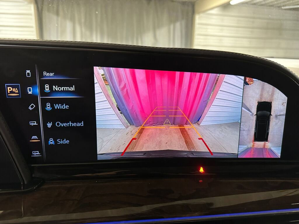 Used 2021 Cadillac Escalade Premium Luxury Platinum image 17