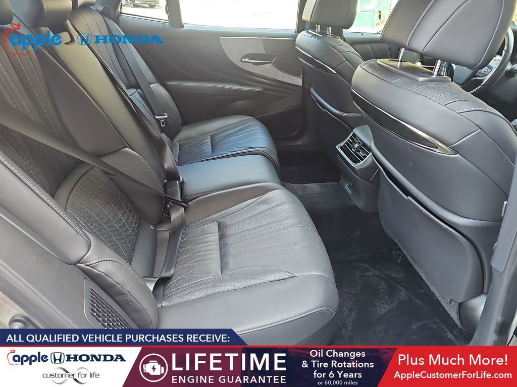 Used 2023 Lexus LS 500h AWD w/ Luxury Package image 19