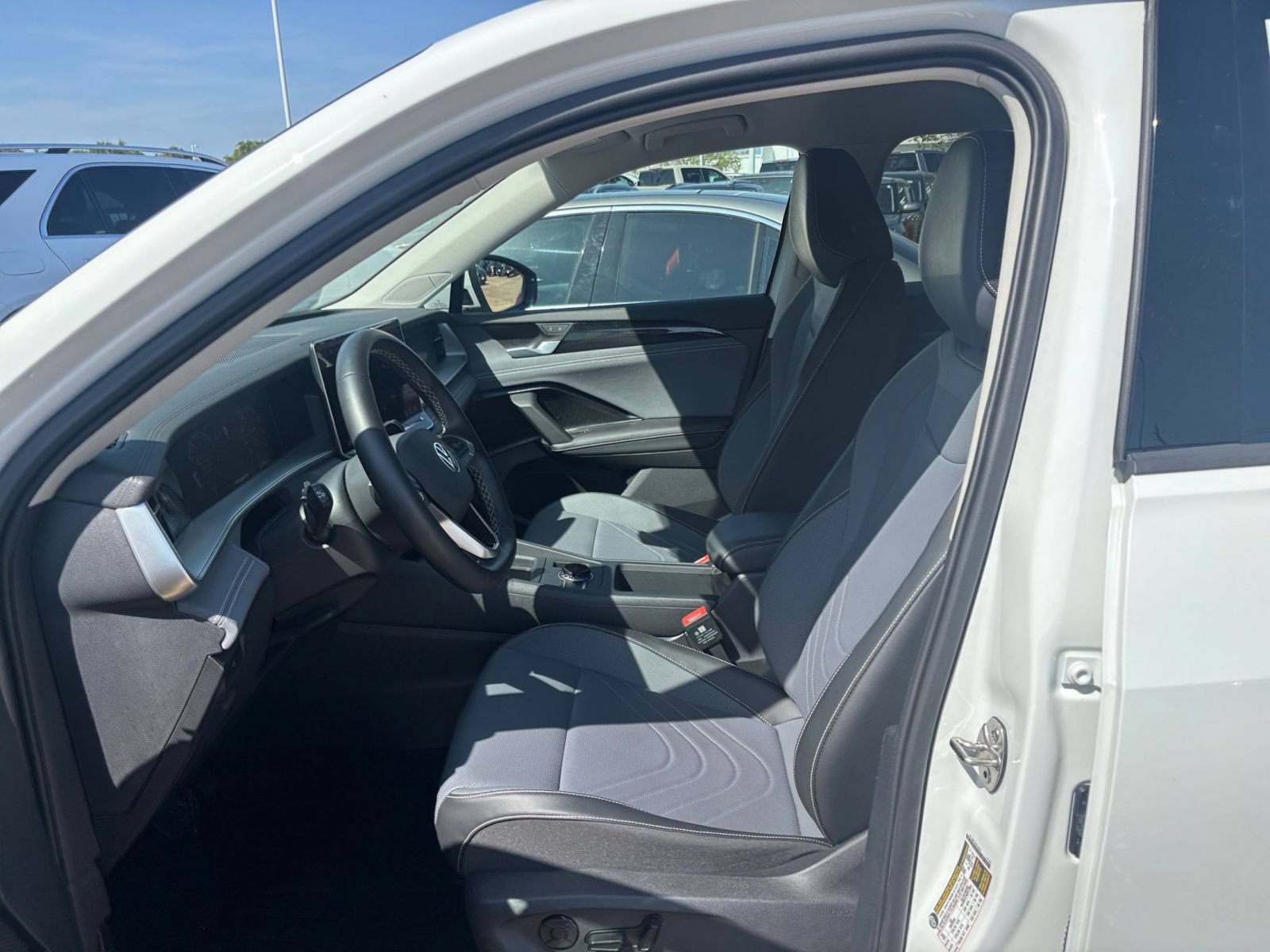 Used 2026 Volkswagen Tiguan SE AWD/4WD image 28