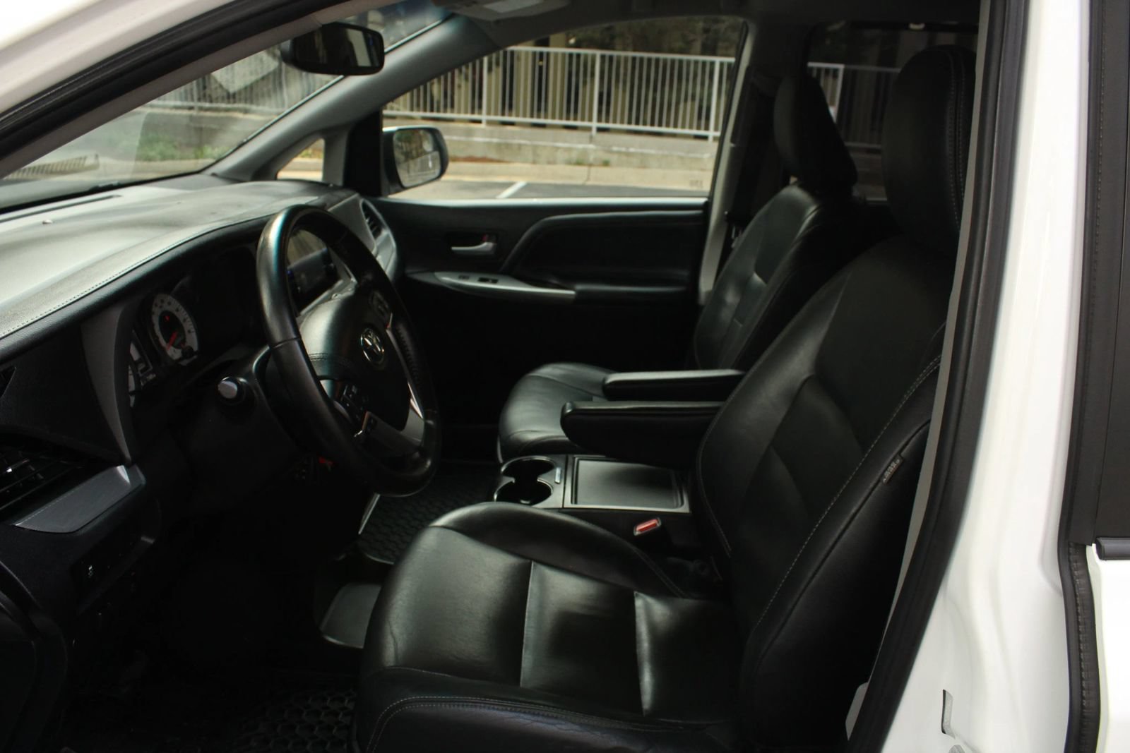 Used 2015 Toyota Sienna SE FWD image 15