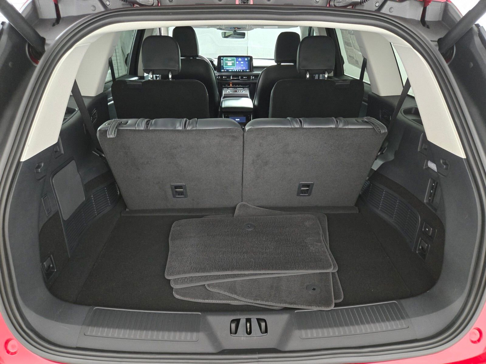 New 2026 Lincoln Aviator 2WD w/ Jet Appearance Package image 18