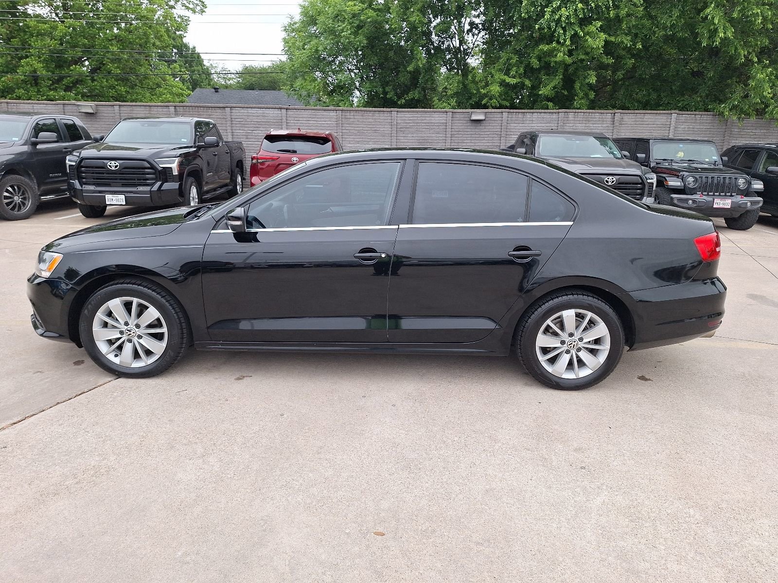 Used 2015 Volkswagen Jetta SE FWD image 3