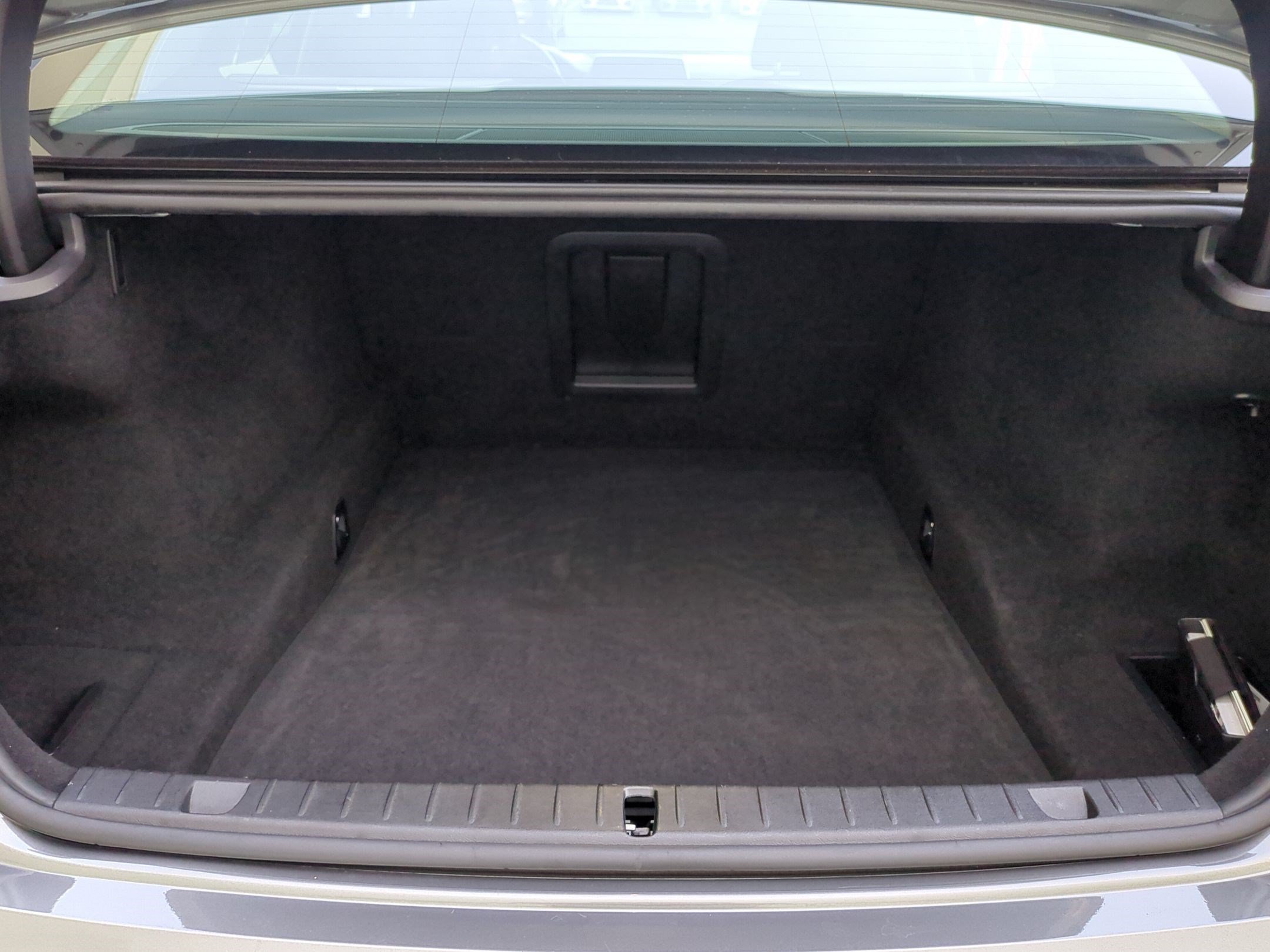 Used 2018 BMW 750i RWD image 33
