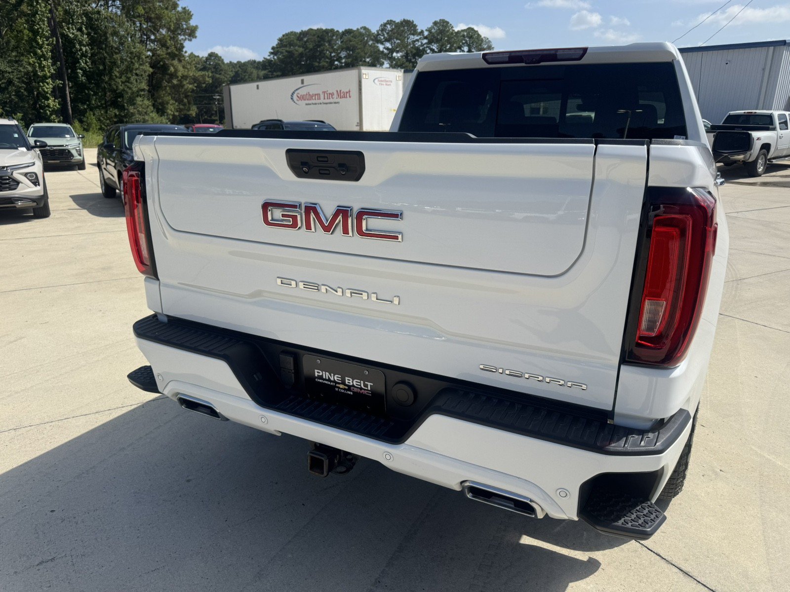 Used 2023 GMC Sierra 1500 Denali w/ Technology Package AWD/4WD image 7