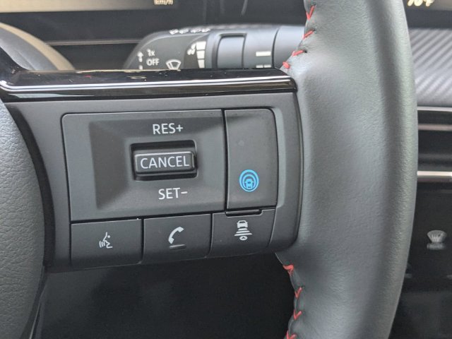 Used 2025 Nissan Kicks SR FWD image 24