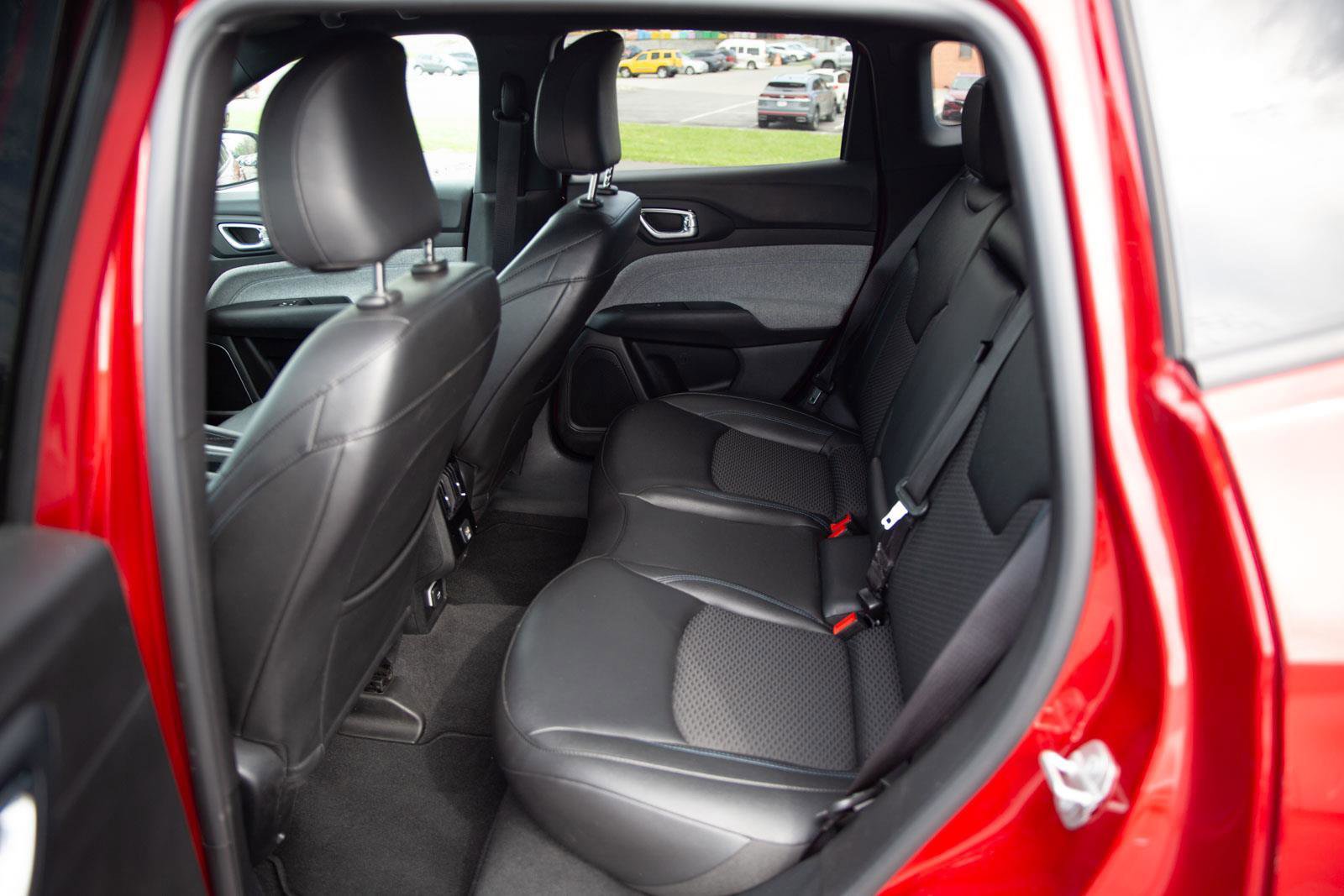 Used 2025 Jeep Compass Latitude AWD/4WD image 21