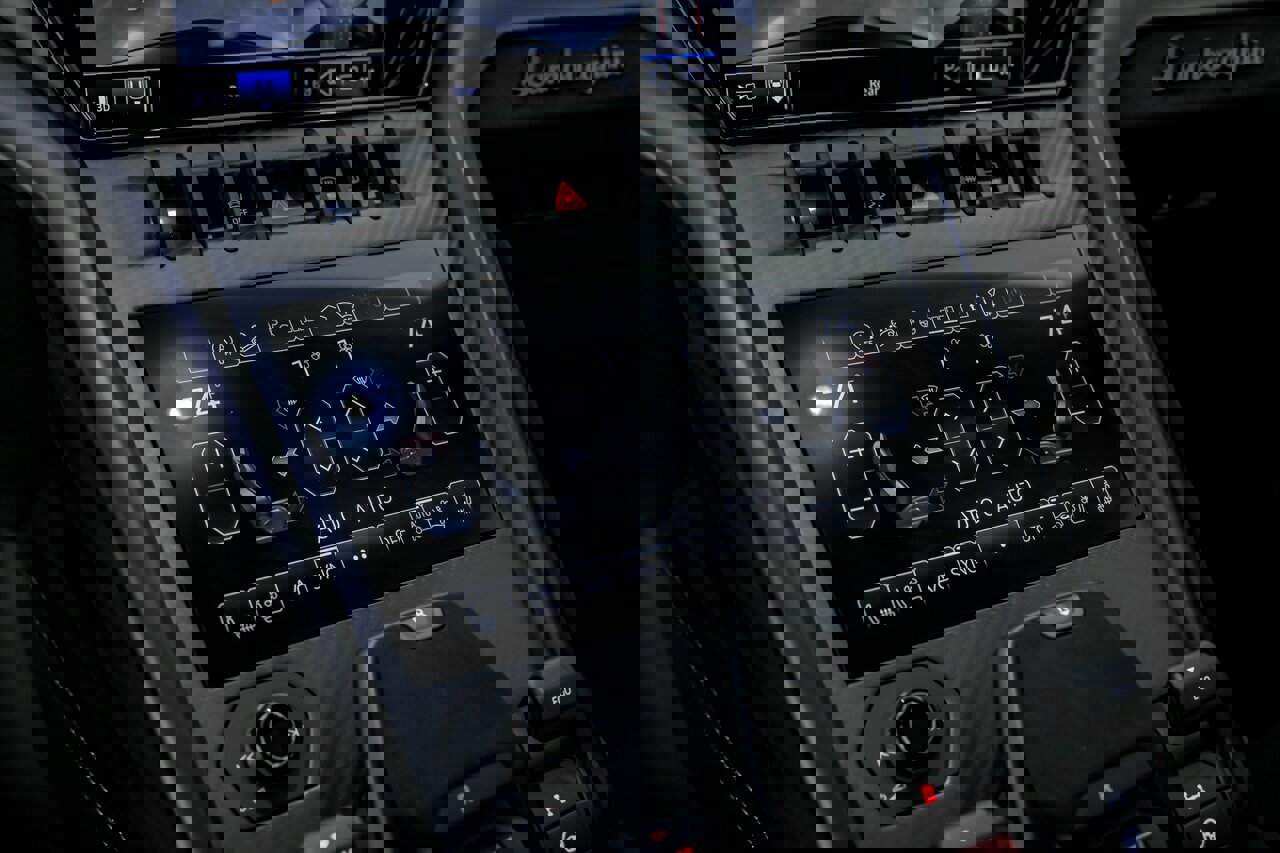 Used 2024 Lamborghini Urus Performante image 38