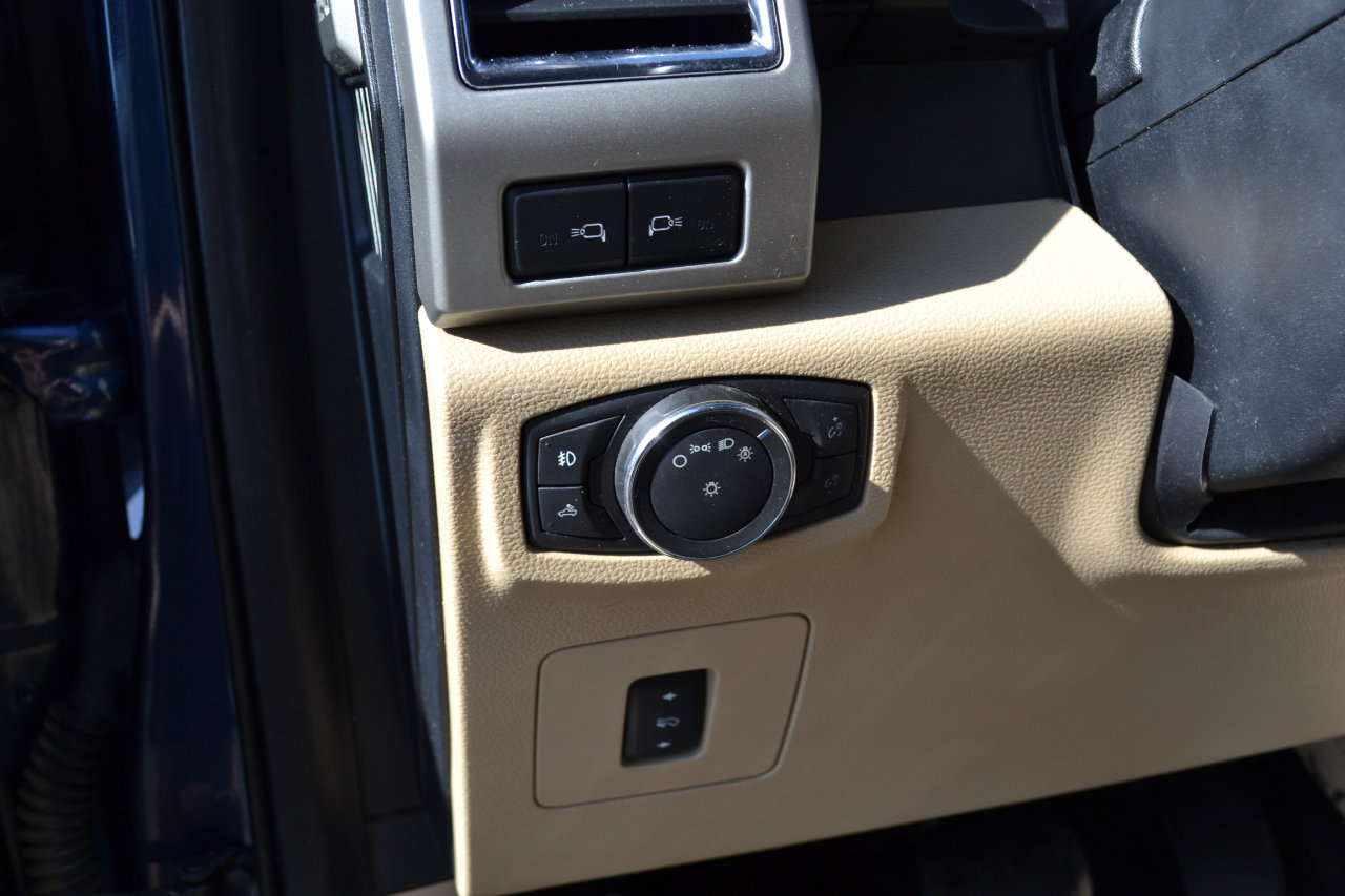 Used 2017 Ford F150 Lariat w/ Equipment Group 502A Luxury image 13