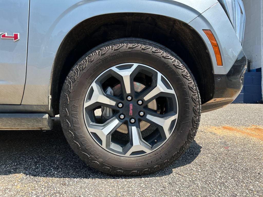 Used 2025 GMC Yukon AT4 w/ AT4 Premium Plus Package AWD/4WD image 7