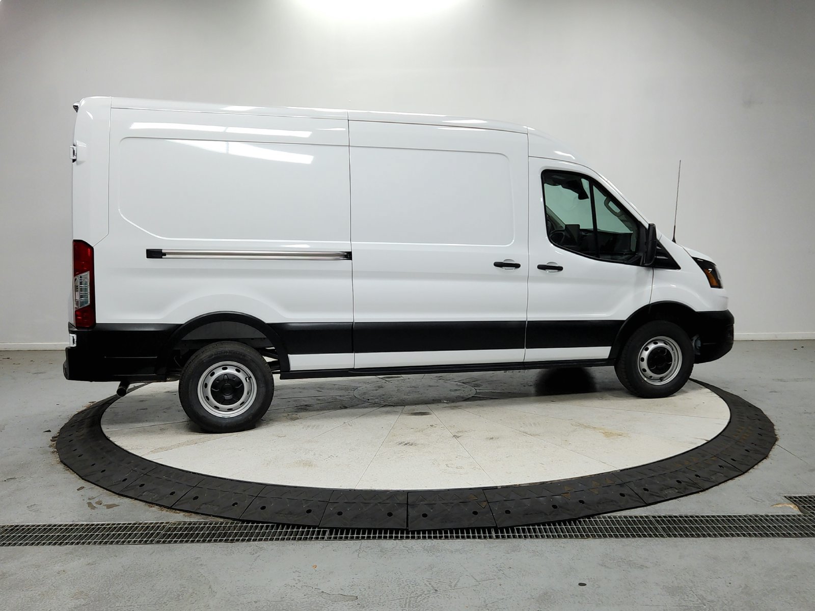 New 2027 Ford Transit 250 148 Medium Roof w/ Load Area Protection Package RWD image 9