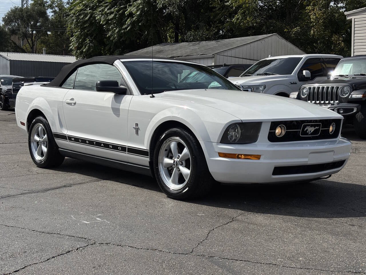 Used 2008 Ford Mustang Premium RWD image 2