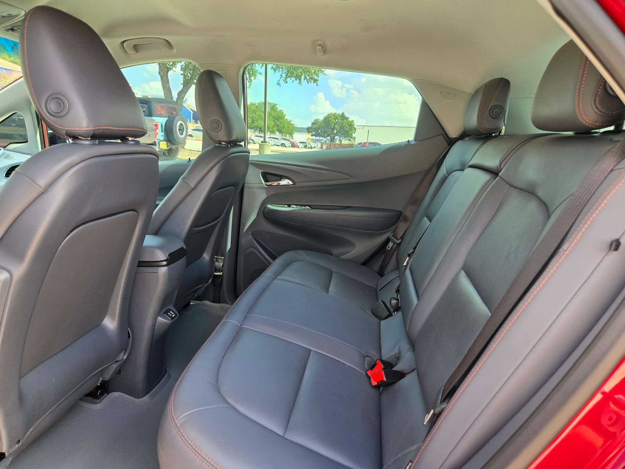 Used 2019 Chevrolet Bolt Premier w/ Infotainment Package FWD image 15