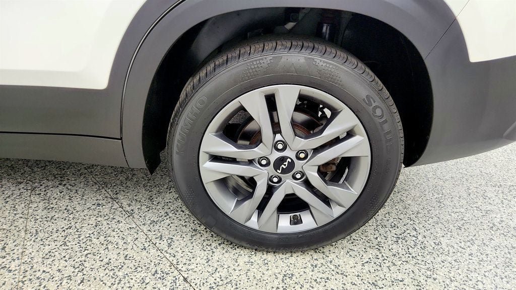 Used 2023 Kia Seltos S AWD/4WD image 9