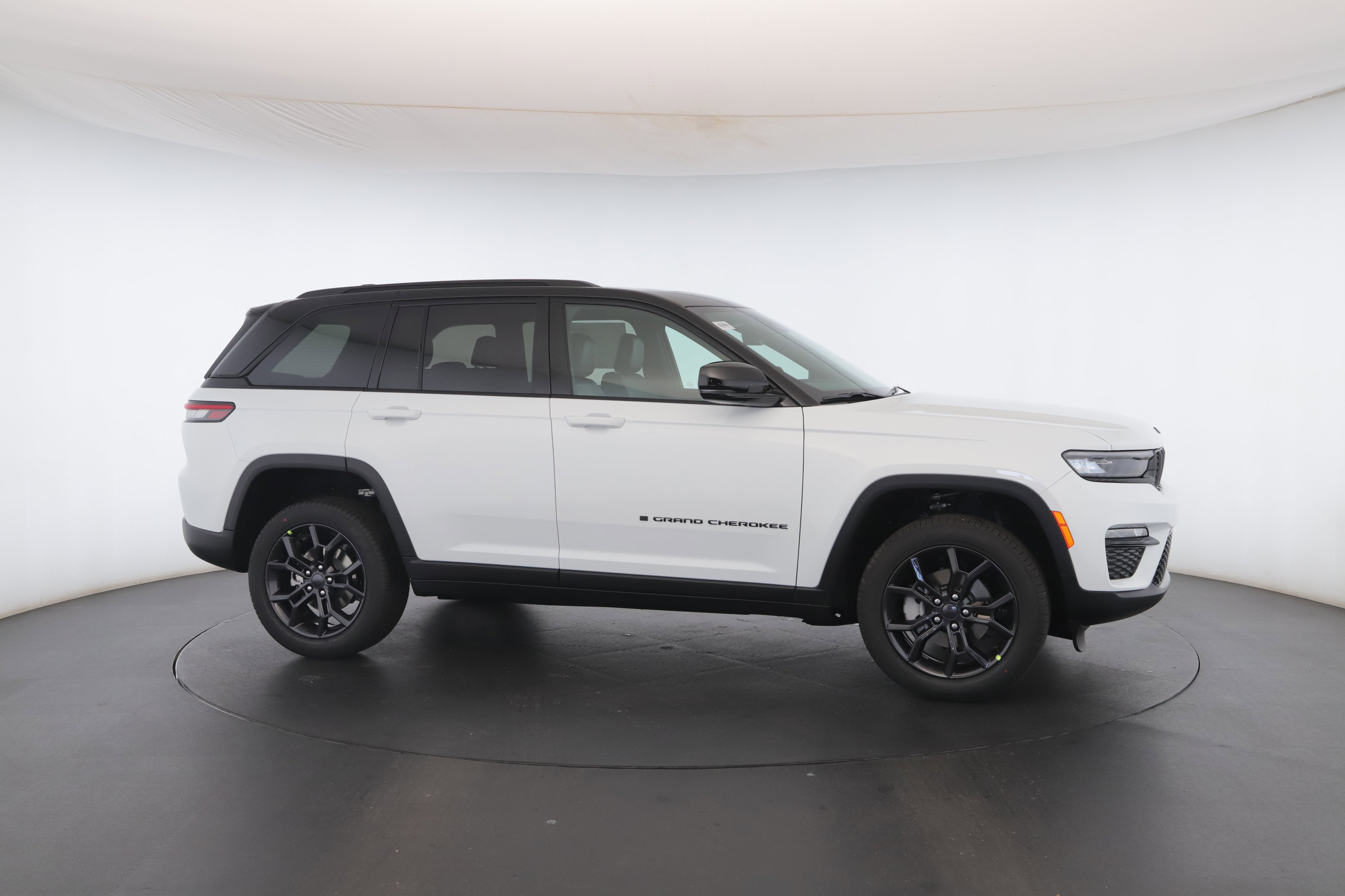 New 2025 Jeep Grand Cherokee Limited image 28