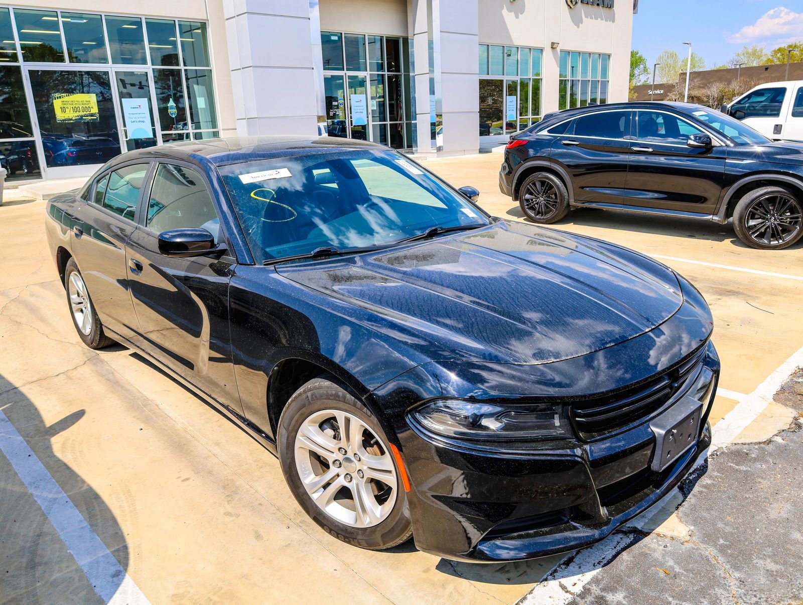 Used 2022 Dodge Charger SXT w/ Leather Interior Group image 2