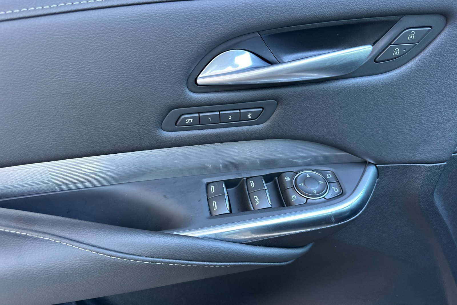 Used 2024 Cadillac XT4 Premium Luxury image 11