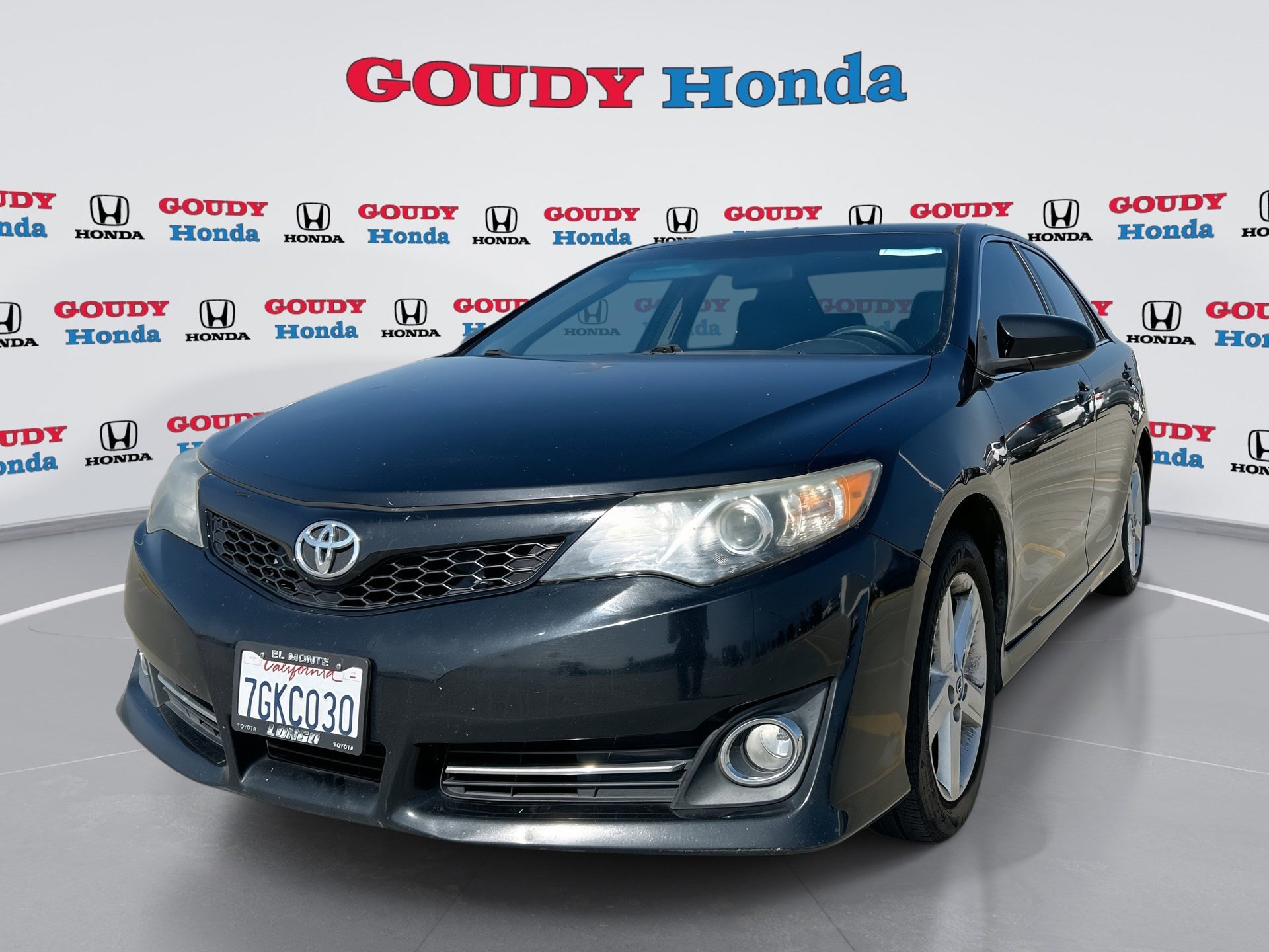 Used 2014 Toyota Camry SE FWD video 1