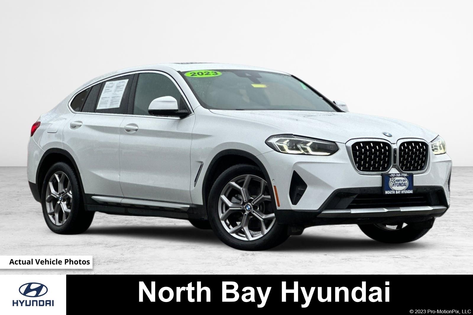 Used 2023 BMW X4 xDrive30i AWD/4WD image 1