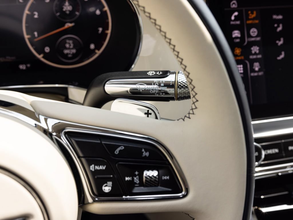 Used 2024 Bentley Flying Spur V8 AWD/4WD image 37