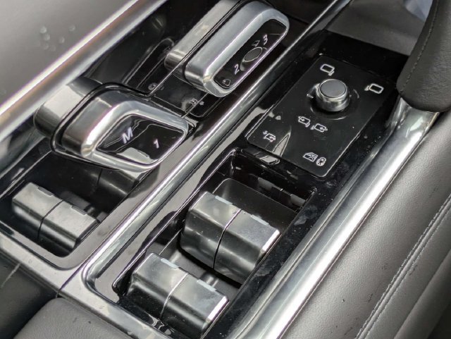 Used 2025 Land Rover Range Rover SE AWD/4WD image 25