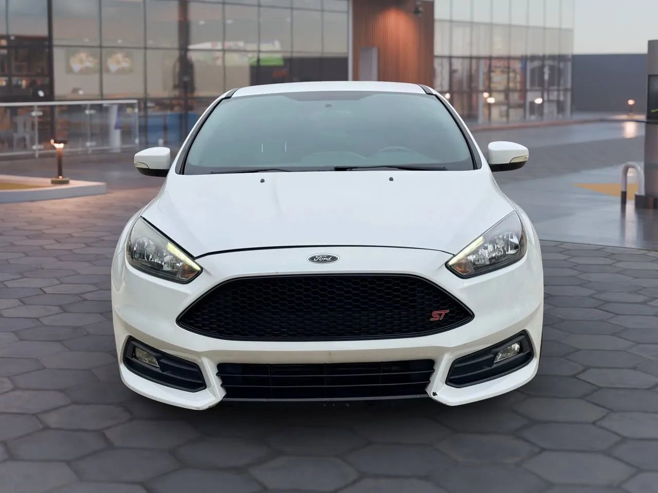 Used 2017 Ford Focus ST image 2